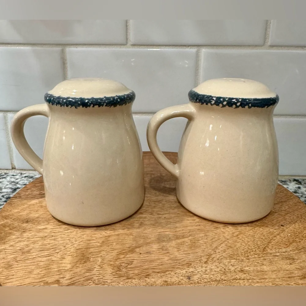 Vintage 90’s‎ Stoneware Snowman Themed Salt & Pepper Shakers